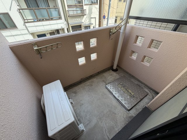 バルコニー　暖かな日差しのふりそそぐバルコニー