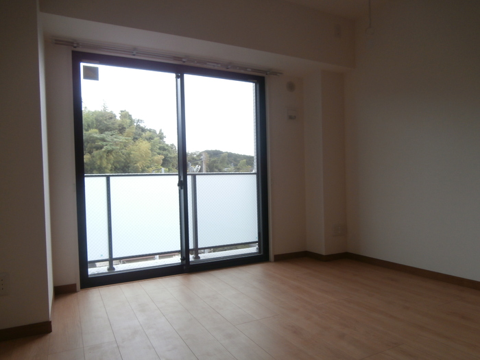 その他部屋・スペース　開放的な寝室です