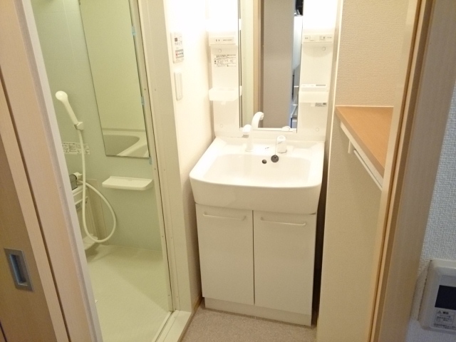 洗面設備　洗面台が独立していてオススメです☆