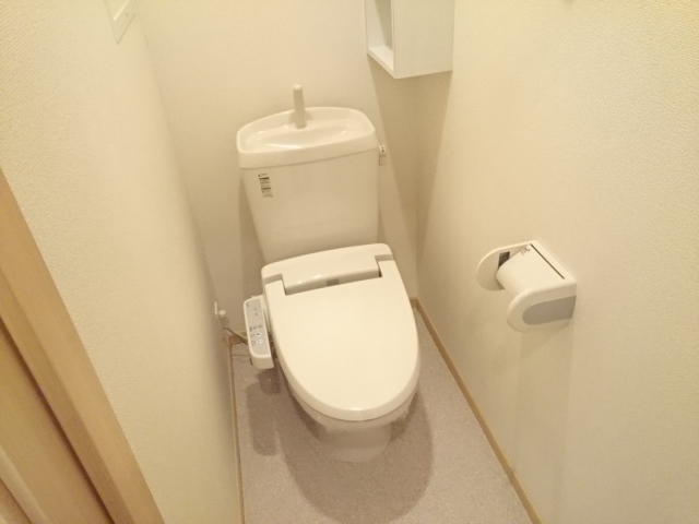 トイレ　温水洗浄便座付き☆