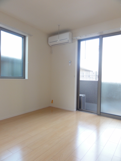 その他部屋・スペース　２面採光の居室　室内物干しフックあります