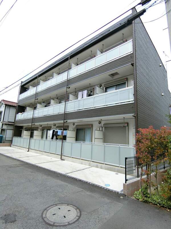 建物外観　鉄骨造りの外観♪