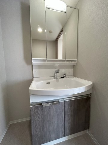 洗面設備　スペースが確保できる洗面所です