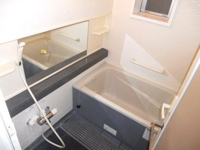 バス・シャワールーム　同じ間取りの別部屋写真