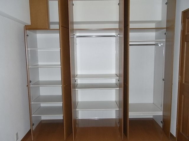 収納　同じ間取りの別部屋写真