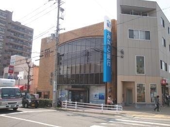 銀行　みなと銀行月見山支店（銀行）まで222m