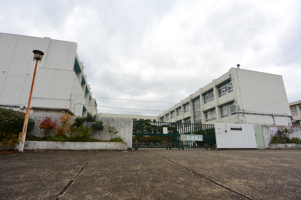 小学校　寝屋川市立明和小学校（小学校）まで760m