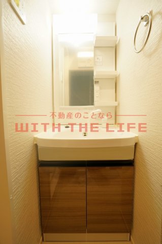 洗面設備　朝の支度にも助かる、独立の洗髪洗面化粧台