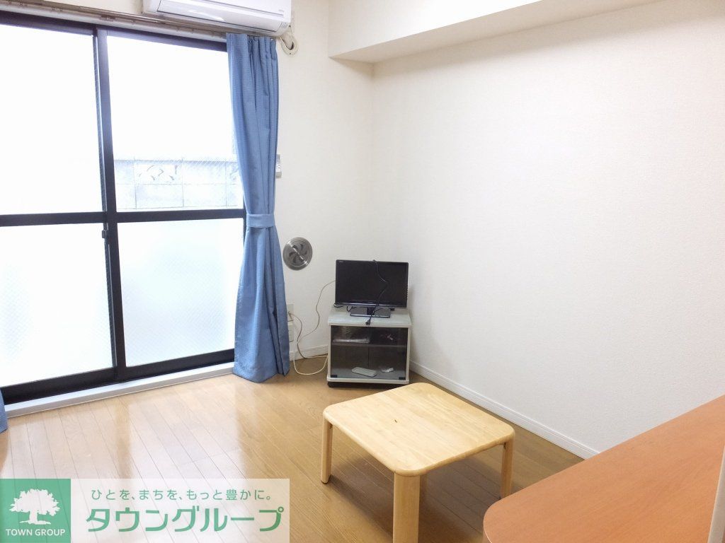 居室・リビング　家具家電設置済みのお部屋です。