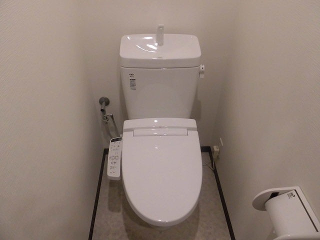 トイレ　ウォシュレット付きのトイレです。