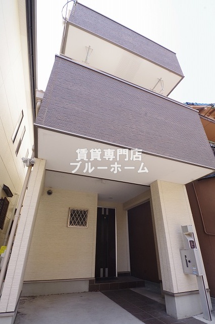建物外観　3階建ての戸建賃貸になります！