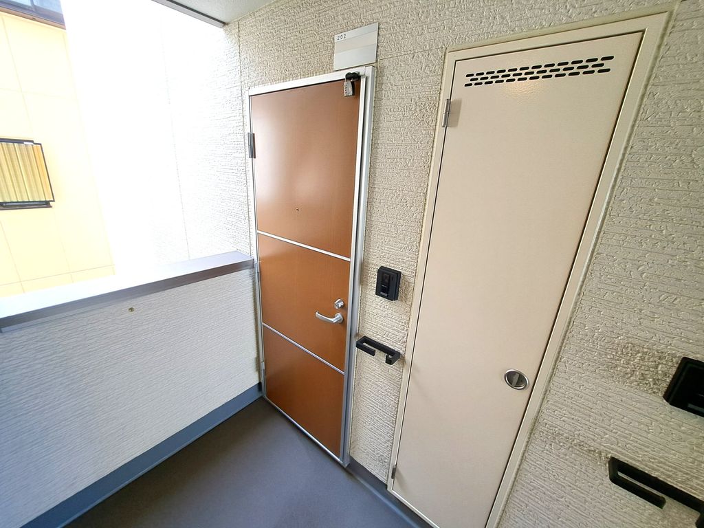 玄関　バルコニー
