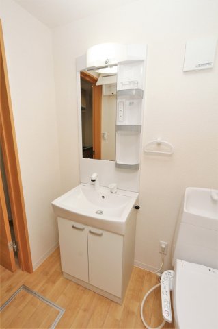 洗面設備　参考写真（同物件別部屋）