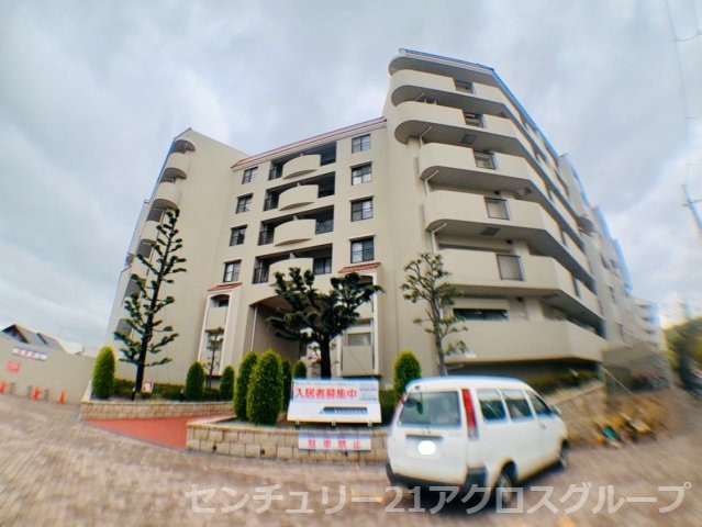 建物外観　オートロック防犯カメラ付きで安心で