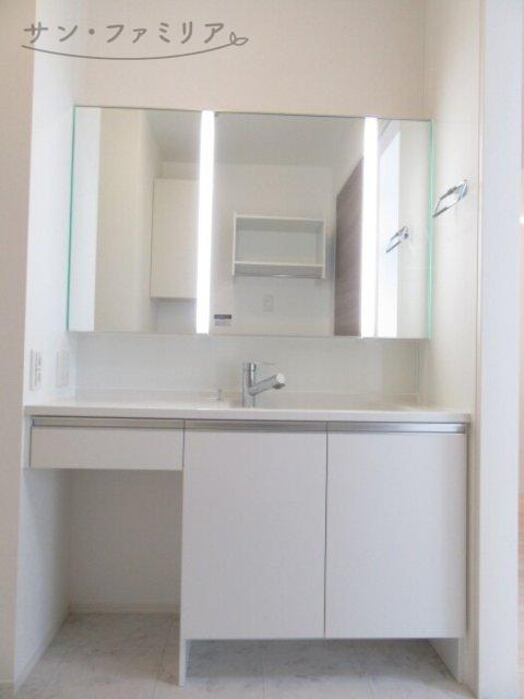 洗面設備　同一物件別部屋写真