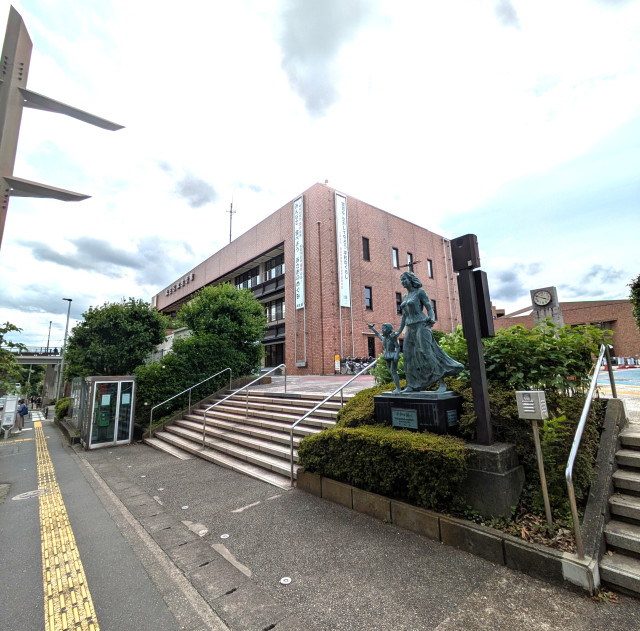 役所　川崎市麻生区役所（役所）まで700m