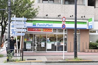 コンビニ　ファミリーマート 練馬駅前店（コンビニ）まで758m