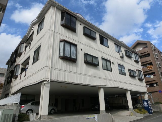 建物外観　イオンや区役所が近く便利です。