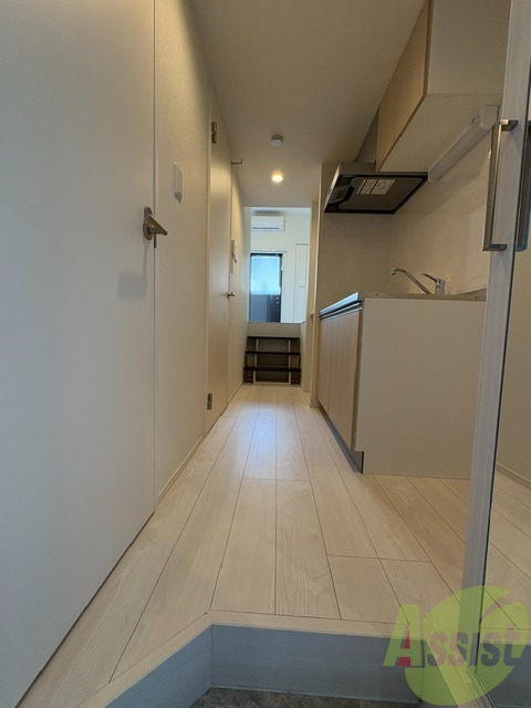 玄関　こちらは玄関になります。照明設備もございます。