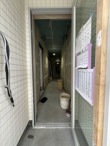 エントランス　工事中写真となります。
