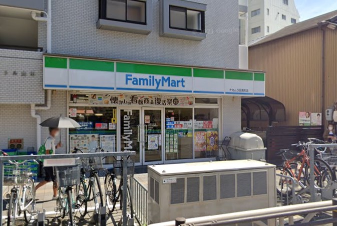 コンビニ　ファミリーマート ナカムラ伝馬町店（コンビニ）まで690m