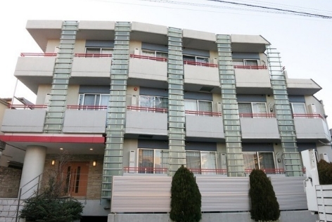 建物外観　鉄筋コンクリート造のがっちり建物。