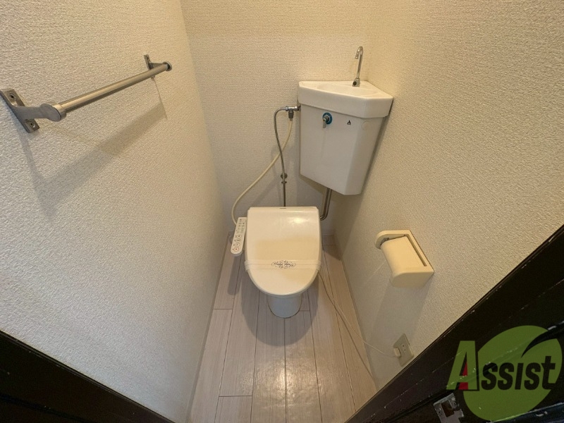 トイレ　こちらはトイレです。清潔感があり、安心して使用できます。