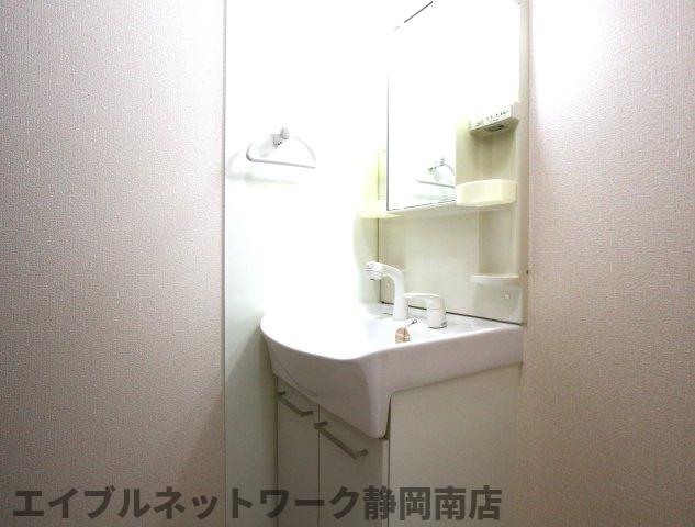 洗面設備　同イメージ反転