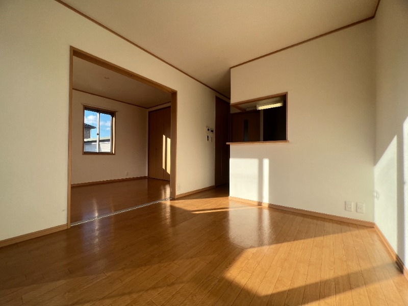居室・リビング　同建物別部屋