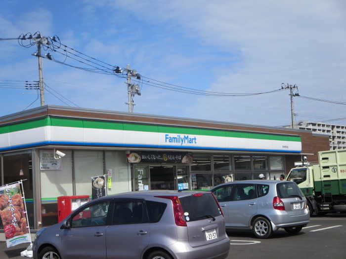 コンビニ　ファミリーマート若林荒井店（コンビニ）まで550m