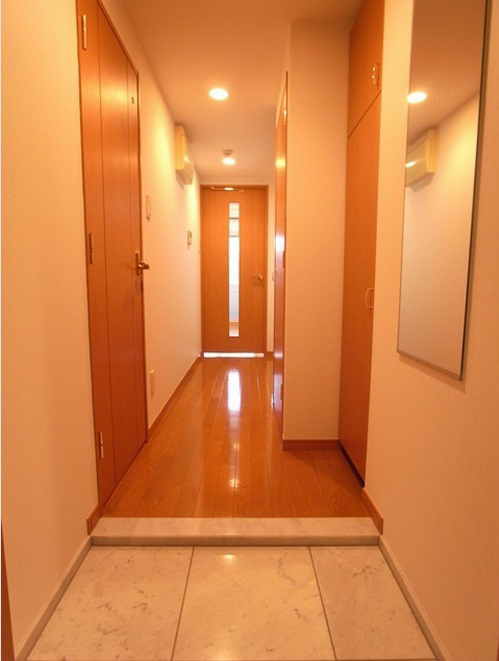 玄関　☆ビシネスエリアへのアクセスが良好です☆