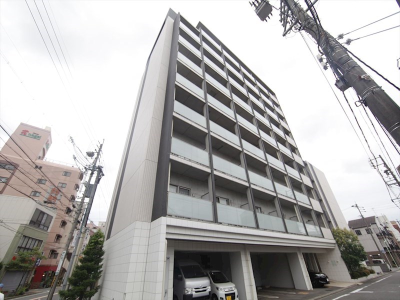 建物外観　外観　オートロック付　防犯カメラ　外壁タイル張り