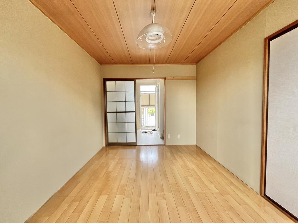 三木メゾンIIの居間写真