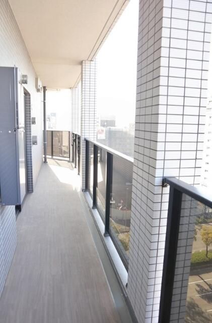バルコニー　※写真は同じマンションの違う部屋のものになります。