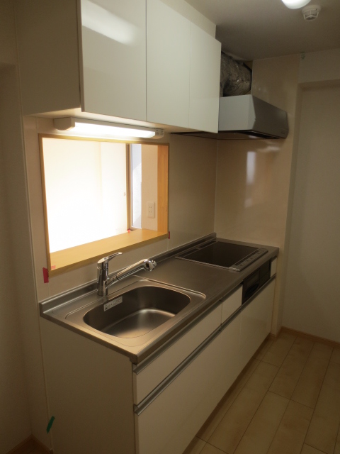 キッチン　同物件、別タイプの部屋の写真です
