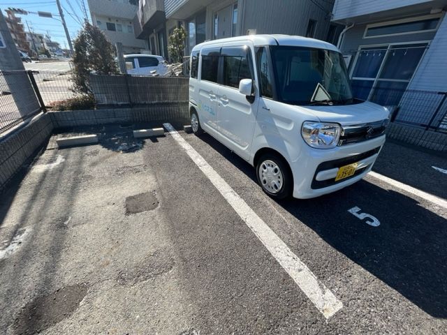 【マリエールの駐車場】