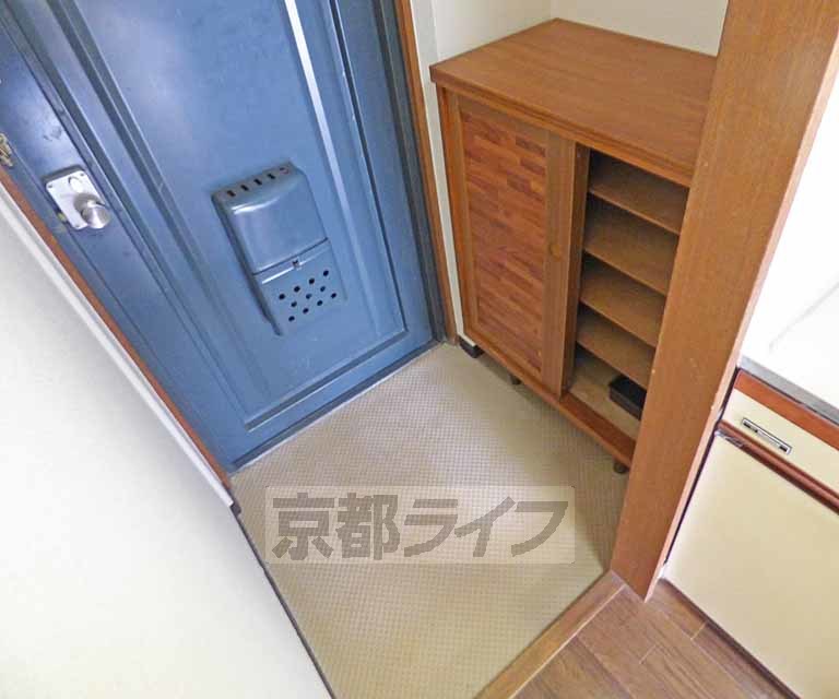 【京都市北区平野上柳町のマンションの玄関】