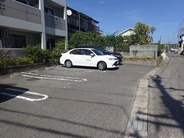 【エンジェルシャトーの駐車場】