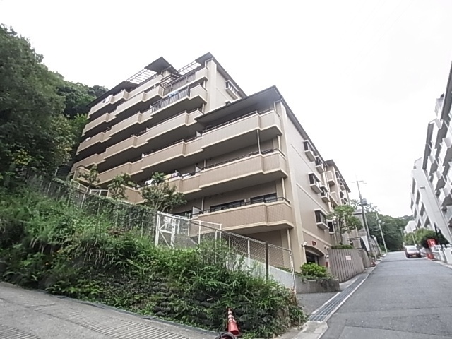 神戸市長田区一里山町のマンションの建物外観