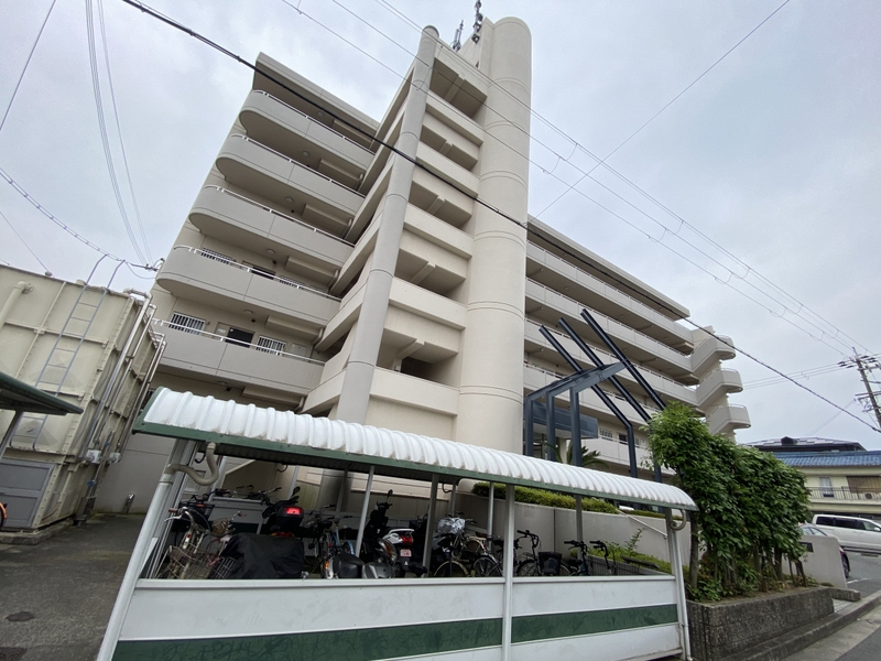 姫路市網干区余子浜のマンションの建物外観