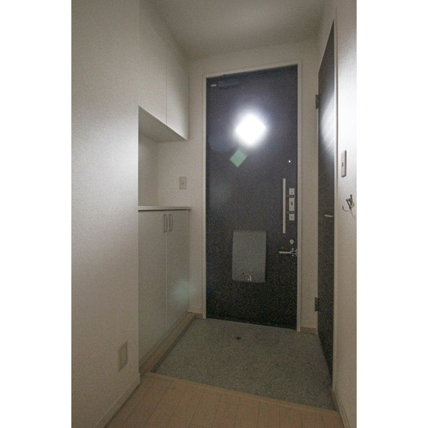 玄関　同じ建物の別の部屋