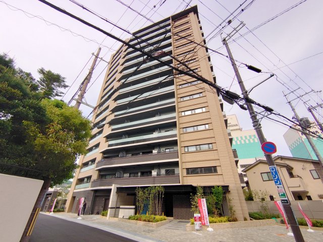 ユニハイムエクシア宝塚駅前の建物外観