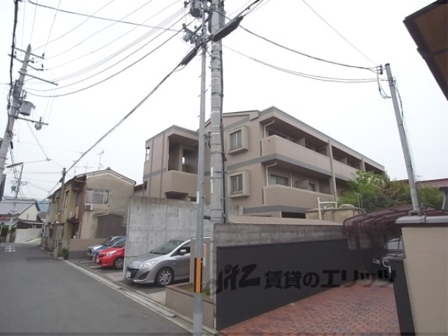 京都市左京区下鴨下川原町のマンションの建物外観