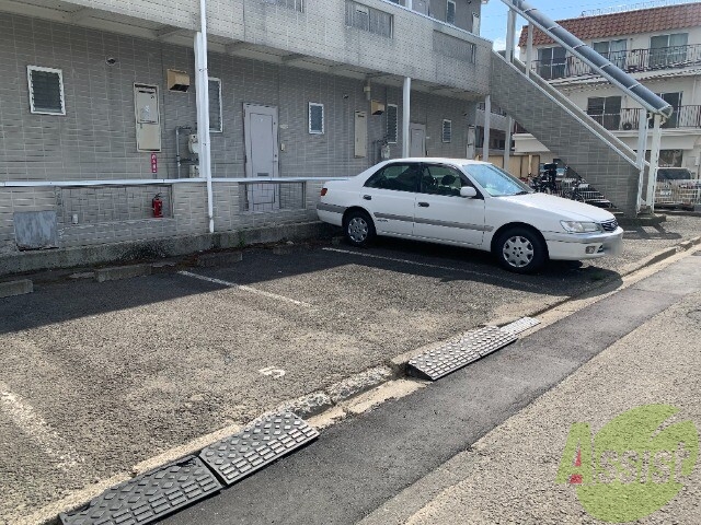 【仙台市青葉区高松のアパートの駐車場】