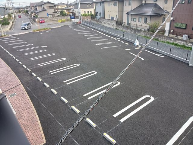 【ハイビスカスＡの駐車場】