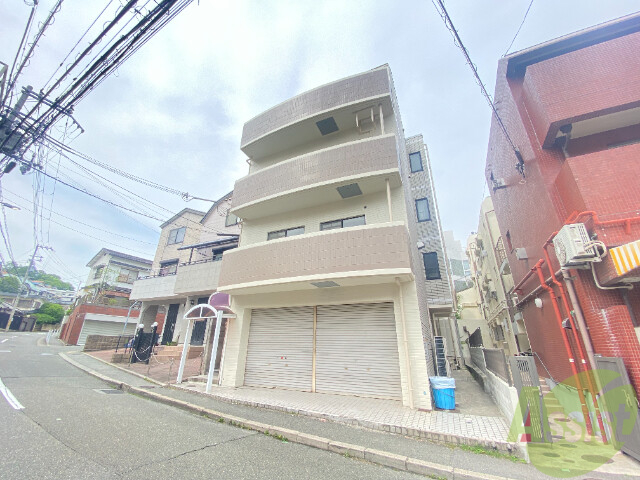 神戸市垂水区高丸のマンションの建物外観