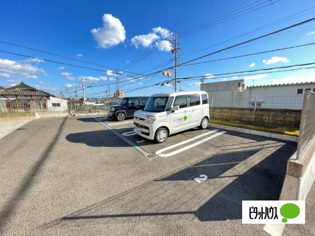 Ｄ－ｒｏｏｍモンテラルゴの駐車場