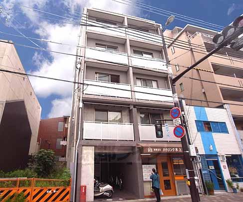 京都市左京区東丸太町のマンションの建物外観