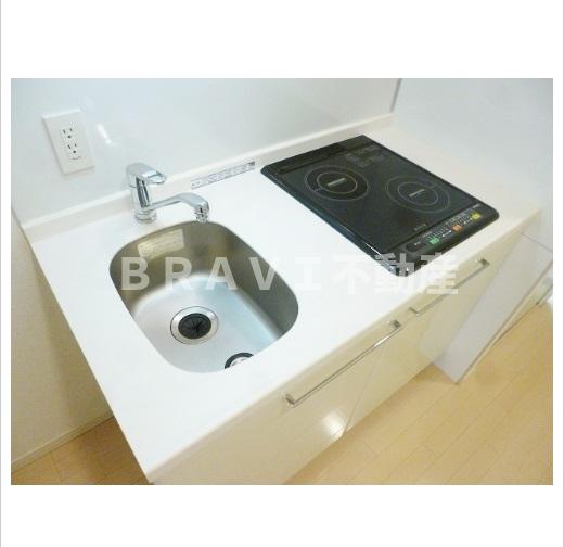 キッチン　【クラウンハイム北心斎橋フラワーコート】キッチンでお料理をお