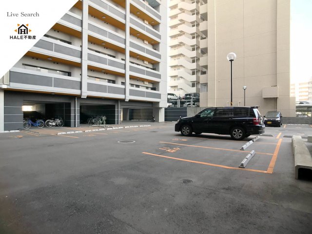 【福岡市東区箱崎ふ頭のマンションの駐車場】